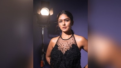 To complete her glamorous look, Mrunal opted for silver ear cuffs, silver rings on her fingers, and black strappy heels as her accessories. (Instagram/@mrunalthakur) To complete her glamorous look, Mrunal opted for silver ear cuffs, silver rings on her fingers, and black strappy heels as her accessories. (Instagram/@mrunalthakur)