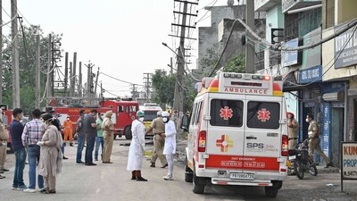 An ambulance reaches the spot where gas leak happened in Ludhiana. NDRF teams were deployed along with police personnel to carry out evacuation of people. (HT Photo)