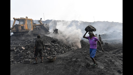 India’s coal economy does not lend itself to the existing structure of Just Energy Transition Partnerships (JET-P) deals. Moreover, JET-P benefits are unlikely to reach the more vulnerable workers in the sector (Ravi Choudhary/HT PHOTO)