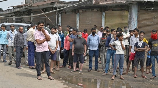 Locals residents near the gas leak site in Ludhiana on Sunday. (Gurpreet Singh/HT)
