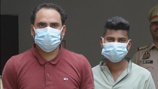 The two suspects have been identified as Rajapur resident Asif Mohammad, 29, and Mahindra Enclave resident Saurabh Kumar, 20. (Sakib Ali/HT Photo)