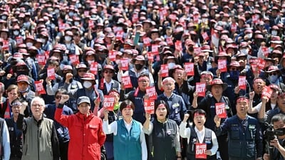 Trade union groups and labour activists stage a May Day rally calling for improved working conditions and rights, in central Seoul. (Jung Yeon-je / AFP) Trade union groups and labour activists stage a May Day rally calling for improved working conditions and rights, in central Seoul. (Jung Yeon-je / AFP)