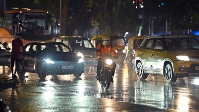 The weather office has forecast thunderstorms with rain during the day. The maximum temperature is likely to hover around the 26-degree Celsius mark. (HT Photo/Sanjeev Verma) The weather office has forecast thunderstorms with rain during the day. The maximum temperature is likely to hover around the 26-degree Celsius mark. (HT Photo/Sanjeev Verma)