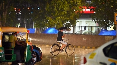 Commuters out during rain at Connaught Place, in New Delhi. (Sanjeev Verma/HT) (File) (HT_PRINT) Commuters out during rain at Connaught Place, in New Delhi. (Sanjeev Verma/HT) (File) (HT_PRINT)