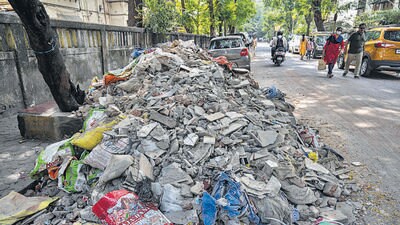Construction debris dumped on the road by contractors in Mahim (West). (Satish Bate/HT PHOTO) Construction debris dumped on the road by contractors in Mahim (West). (Satish Bate/HT PHOTO)