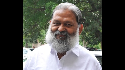 Days after Ambala Range IG Sibash Kabiraj ordered a departmental inquiry against the then station house officer (SHO) and investigating officer (IO) of the Model Town police station in Panipat, home minister Anil Vij on Monday ordered suspension of the IO for negligence in an immigration fraud case. (HT File Photo)