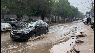 Gurugram, India-March 19, 2023: After the rain waterlogging at a road in South City-1 near Mayom hospital, in Gurugram, India, on Sunday, 19 March 2023. (Photo/HT)