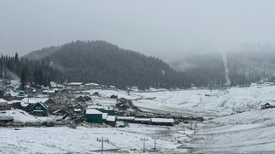 Jammu and Kashmir’s tourist resort of Gulmarg and other mountainous areas were covered with overnight snowfall. (Waseem Andrabi/HT) Jammu and Kashmir’s tourist resort of Gulmarg and other mountainous areas were covered with overnight snowfall. (Waseem Andrabi/HT)