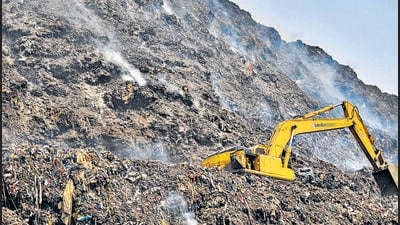PWD plans to spend more than ₹27 lakh on greening of the area near the Bhalswa landfill site. (HT PHOTO) PWD plans to spend more than ₹27 lakh on greening of the area near the Bhalswa landfill site. (HT PHOTO)