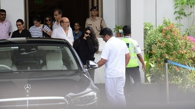 Rhea Kapoor was seen arriving in Mumbai with Kareena Kapoor. She was spotted at the Kalina airport. For the travel, she wore a black T-shirt and pants. She also opted for dark sunglasses. Rhea Kapoor was seen arriving in Mumbai with Kareena Kapoor. She was spotted at the Kalina airport. For the travel, she wore a black T-shirt and pants. She also opted for dark sunglasses.
