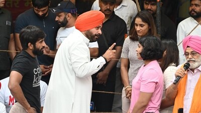 Navjot Sidhu  joined wrestlers in their protest against WFI chief (Vipin Kumar/Hindustan Times)