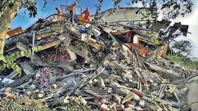 Thane, India - April 29, 2023: Rescue operation underway as residents are trapped after Vardhaman Complex, a two-storeyed building collapsed, at Bhiwandi, in Thane, in Mumbai, India, on Saturday, April 29, 2023. (Praful Gangurde/HT Photo) (HT PHOTO) Thane, India - April 29, 2023: Rescue operation underway as residents are trapped after Vardhaman Complex, a two-storeyed building collapsed, at Bhiwandi, in Thane, in Mumbai, India, on Saturday, April 29, 2023. (Praful Gangurde/HT Photo) (HT PHOTO)