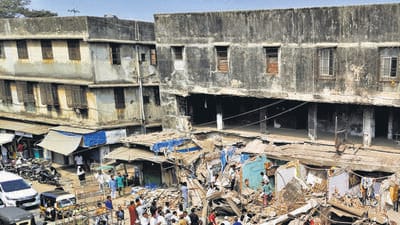 Thane, India - January 27, 2023: One person killed and one rescued by fire brigade after part of a two-storey building collapses early morning at Khadipar area, Bhiwandi, in Thane, India, on Friday, January 27, 2023. (Praful Gangurde/HT Photo) (HT PHOTO) Thane, India - January 27, 2023: One person killed and one rescued by fire brigade after part of a two-storey building collapses early morning at Khadipar area, Bhiwandi, in Thane, India, on Friday, January 27, 2023. (Praful Gangurde/HT Photo) (HT PHOTO)