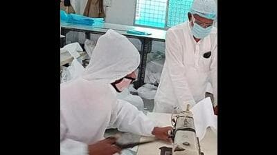 The number of active cases in the district went up to 142, from 138 on Sunday and the positivity rate on Monday stood at 4.74%. (HT File Photo)