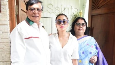 Tina Datta was spotted with her family in Bandra, Mumbai. For the outing, Tina wore a white shirt, flared pants, and white sneakers. She also wore funky sunglasses and carried a pink bag. Her mother wore a blue saree while her father was seen in a white shirt and black pants. Tina Datta was spotted with her family in Bandra, Mumbai. For the outing, Tina wore a white shirt, flared pants, and white sneakers. She also wore funky sunglasses and carried a pink bag. Her mother wore a blue saree while her father was seen in a white shirt and black pants.