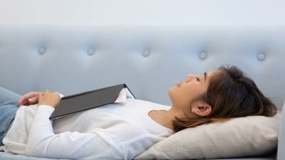 Your unhealthy addiction to afternoon naps every day can make you susceptible to diseases like diabetes, heart issues, high blood pressure among others. (Freepik) Your unhealthy addiction to afternoon naps every day can make you susceptible to diseases like diabetes, heart issues, high blood pressure among others. (Freepik)