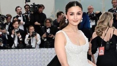 Met Gala 2023: Alia Bhatt made her debut in a white gown. Met Gala 2023: Alia Bhatt made her debut in a white gown.