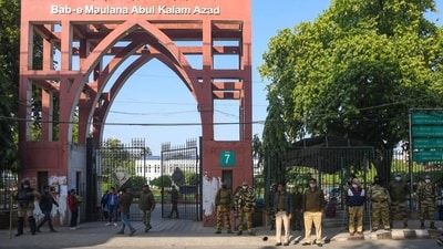 Security personnel outside Jamia Millia Islamia. (Amal KS/HT PHOTO)