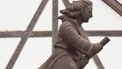 A statue in Winningen marks the fact that the area was a center of witch hunts (Eibner-Pressefoto/Sascha Walther/IMAGO) A statue in Winningen marks the fact that the area was a center of witch hunts (Eibner-Pressefoto/Sascha Walther/IMAGO)