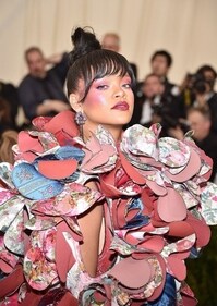 In the 2017 Met Gala, Rihanna stole the show with her bold and dramatic makeup look. (Pinterest) In the 2017 Met Gala, Rihanna stole the show with her bold and dramatic makeup look. (Pinterest)