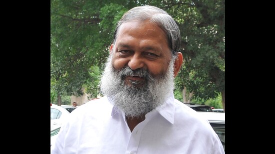 Days after Ambala Range IG Sibash Kabiraj ordered a departmental inquiry against the then station house officer (SHO) and investigating officer (IO) of the Model Town police station in Panipat, home minister Anil Vij on Monday ordered suspension of the IO for negligence in an immigration fraud case. (HT File Photo)