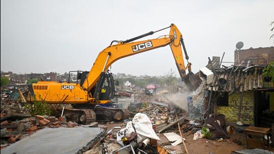 During the demolition near Tughlaqabad Fort in New Delhi on Monday. (Sanchit Khanna/HT PHOTO)