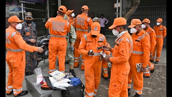 NDRF teams during rescue operation after gas leak incident at Sua road, Giaspura area in Ludhiana. (HT file Photo)