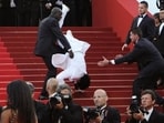 Jason Derulo falling off the stairs in rehearsals on an event in Los Angeles.