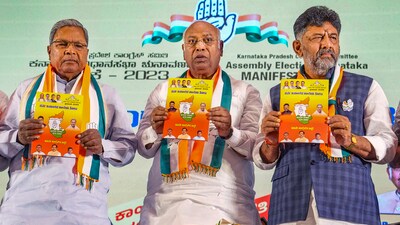 Congress president Mallikarjun Kharge with Karnataka Congress president DK Shivakumar and senior party leader Siddaramaiah in Bengaluru on Tuesday. (PTI) Congress president Mallikarjun Kharge with Karnataka Congress president DK Shivakumar and senior party leader Siddaramaiah in Bengaluru on Tuesday. (PTI)