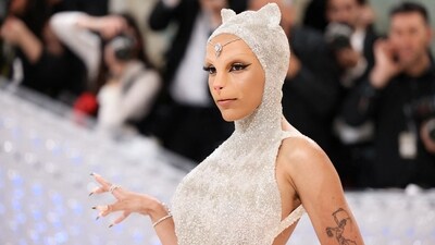 Doja Cat wore a silver outfit to the event and wore prosthetics that made her look like a cat. (Reuters) 
