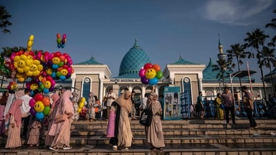 Indonesia witnesses spike in tourist arrivals in low season for tourism (Photo by JUNI KRISWANTO / AFP) Indonesia witnesses spike in tourist arrivals in low season for tourism (Photo by JUNI KRISWANTO / AFP)