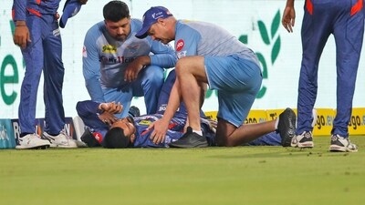 Medical staff examines LSG captain KL Rahul after he got injured while fielding against RCB (AP)