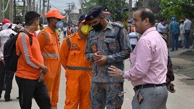 NDRF, police and medical teams at Giaspura area in Ludhiana. (HT Photo) NDRF, police and medical teams at Giaspura area in Ludhiana. (HT Photo)
