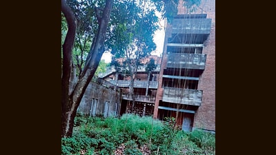 Originally, Hotel Parkview, then known as Yatri Niwas, had three blocks of apartments, including 24 each in two blocks and 48 officers’ apartments in the third block. (HT Photo) Originally, Hotel Parkview, then known as Yatri Niwas, had three blocks of apartments, including 24 each in two blocks and 48 officers’ apartments in the third block. (HT Photo)