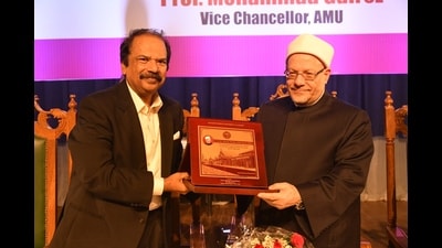 Prof Mohd Gulrez honouring Dr. Shawki Ibrahim Abdel Karim Allam in Aligarh on Tuesday (HT Photo)