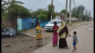 Residents returning to their home after two days in Ludhiana on Tuesday. (HT Photo) Residents returning to their home after two days in Ludhiana on Tuesday. (HT Photo)