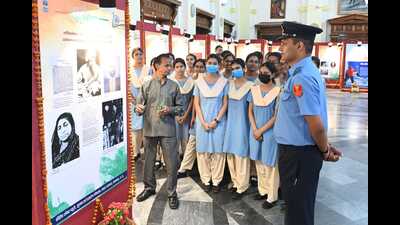 Students at the Raj Bhavan on Tuesday. (HT Photo)