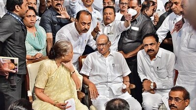 Supporters of Sharad Pawar in Mumbai on Tuesday. (Bhushan Koyande/HT PHOTO) Supporters of Sharad Pawar in Mumbai on Tuesday. (Bhushan Koyande/HT PHOTO)