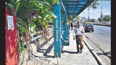 The BEST has begun installing these fancy shelters, costing between  ₹25-35 lakh each on Mantralaya, Nehru Planetarium in Worli, Marine Drive, Pedder Road and Mahalaxmi. In the northern suburbs, it is installing the units outside the international airport. Members of the Marine Drive Residents’ Association said the bus stops are being put up for commercial purposes and that they should be either removed or redesigned. They claim, while the width of the pavement is around five feet the bus stops take up four feet space. (Bhushan Koyande/HT Photo)