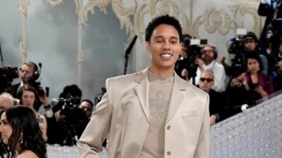 Brittney Griner kept it minimal in a grey T-shirt, a long matcjing blazer-styled povercoat and a pair of formal trousers. Paying homage to the iconic fashion designer Karl Lagerfeld, Brittney posed for the cameras. (AP) Brittney Griner kept it minimal in a grey T-shirt, a long matcjing blazer-styled povercoat and a pair of formal trousers. Paying homage to the iconic fashion designer Karl Lagerfeld, Brittney posed for the cameras. (AP)