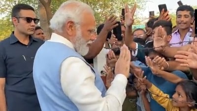 PM Modi with kids in Karnataka's Kalaburagi. (ANI) PM Modi with kids in Karnataka's Kalaburagi. (ANI)