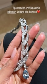 Priyanka Chopra shared a closeup picture of the necklace. Priyanka Chopra shared a closeup picture of the necklace.