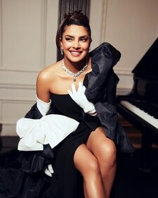 Priyanka Chopra shows her necklace with a smile. Priyanka Chopra shows her necklace with a smile.