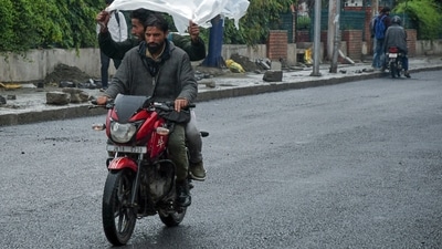 A 'yellow' alert for thunderstorms and lightning at isolated places in plains, low and mid-hilly areas in Himachal Pradesh has been issued till May 6, the MeT office said. (ANI) A 'yellow' alert for thunderstorms and lightning at isolated places in plains, low and mid-hilly areas in Himachal Pradesh has been issued till May 6, the MeT office said. (ANI)