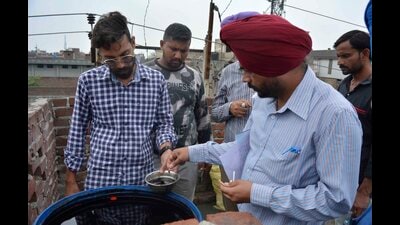 Joint teams of Punjab Pollution Control Board and Municipal Corporation conducting inspection at industrial units near the spot of Giaspura gas tragedy in Ludhiana on Wednesday. (Manish/Ht) Joint teams of Punjab Pollution Control Board and Municipal Corporation conducting inspection at industrial units near the spot of Giaspura gas tragedy in Ludhiana on Wednesday. (Manish/Ht)