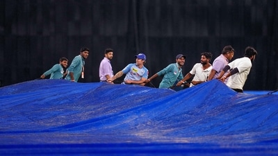 LSG coach Jonty Rhodes helps groundsmen to cover the pitch as rains forced Lucknow Super Giants and Chennai Super Kings to each take a point from their match in Lucknow that ended with four balls remaining in the first innings. (PTI) LSG coach Jonty Rhodes helps groundsmen to cover the pitch as rains forced Lucknow Super Giants and Chennai Super Kings to each take a point from their match in Lucknow that ended with four balls remaining in the first innings. (PTI)