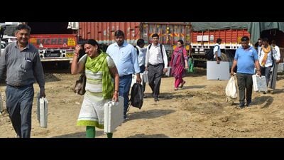 Polling officials leaving for polling centres in Prayagraj on the eve of the voting for Civic Polls-2023 on Wednesday. (HT Photo) Polling officials leaving for polling centres in Prayagraj on the eve of the voting for Civic Polls-2023 on Wednesday. (HT Photo)