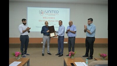Principal secretary Alok Kumar (centre) being welcomed at UU on Wednesday (HT) Principal secretary Alok Kumar (centre) being welcomed at UU on Wednesday (HT)