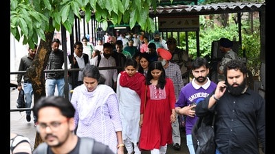 The report, prepared after analysing travel time, fuel consumption and traffic congestion, was tabled before AS Rai, ADGP (Traffic), on Wednesday, a day after the new timings kicked in across Punjab. (Ravi Kumar /HT) The report, prepared after analysing travel time, fuel consumption and traffic congestion, was tabled before AS Rai, ADGP (Traffic), on Wednesday, a day after the new timings kicked in across Punjab. (Ravi Kumar /HT)