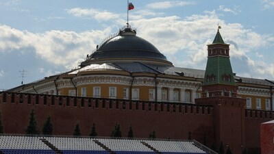 Kremlin Drone Attack: People gather on the dome of the Kremlin Senate building. (Reuters)